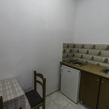 Irini Apartmanhotel *