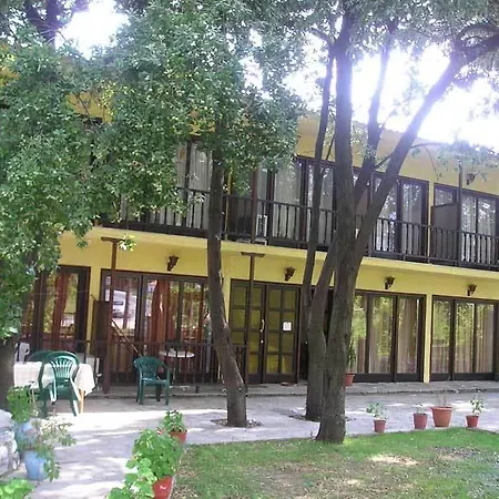 Irini Apartmanhotel