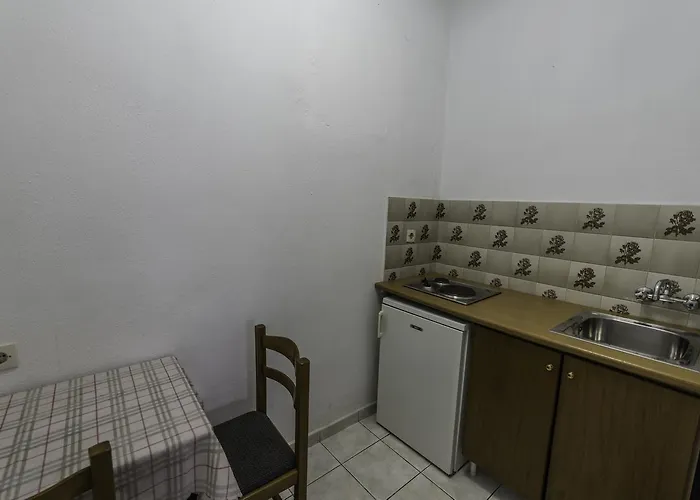 Irini Aparthotel *