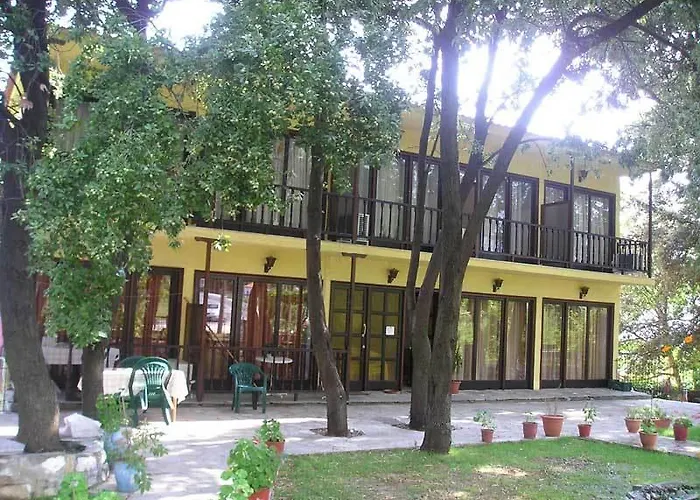 Irini 公寓式酒店